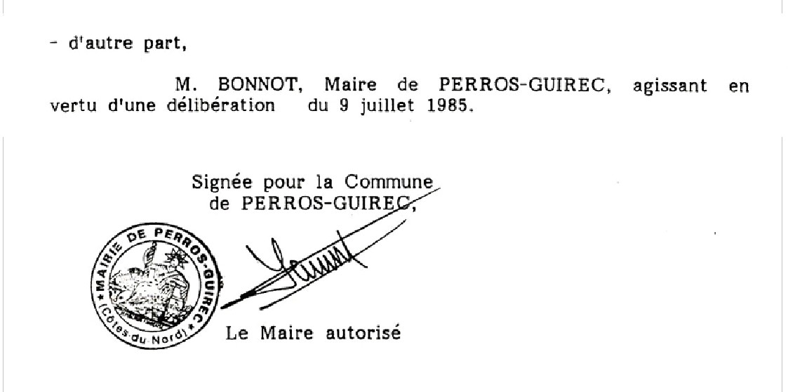 Signature du maire Yvon Bonnot sur la convention de 1989